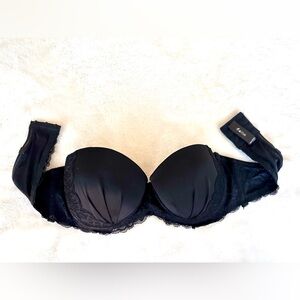 Adorable strapless push-up black bra